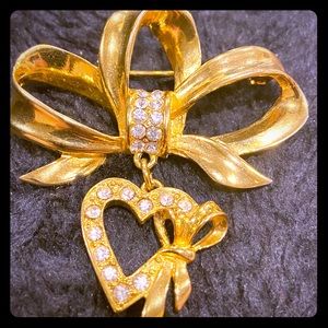 Vintage style ribbon crystal brooch